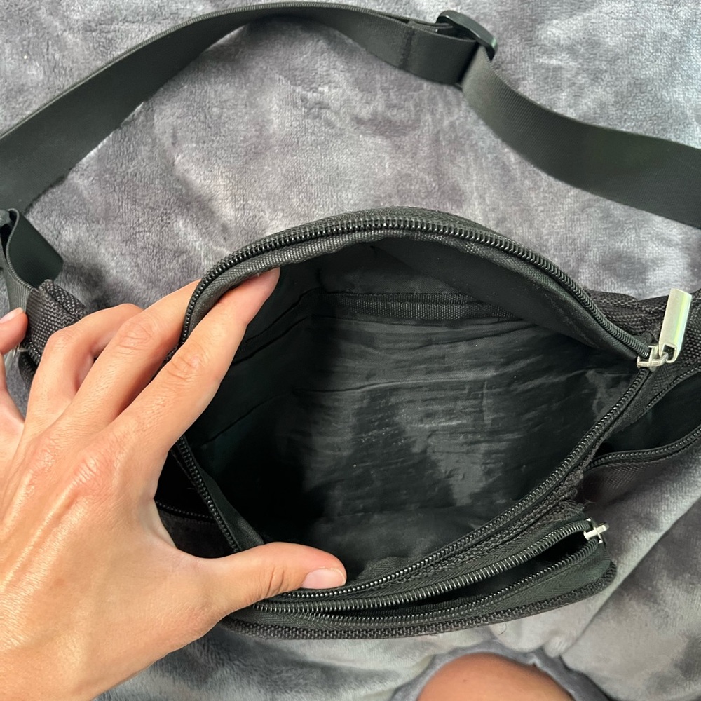 Black Basic Fanny Pack - Picture 9 of 9